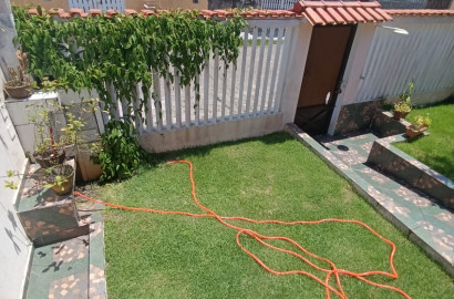 VENHA MORAR NESTA ACONCHEGANTE E ESPAÇOSA CASA PARA VENDA NO SUARÃO A 400 METROS DO MAR EM ITANHAÉM/SP