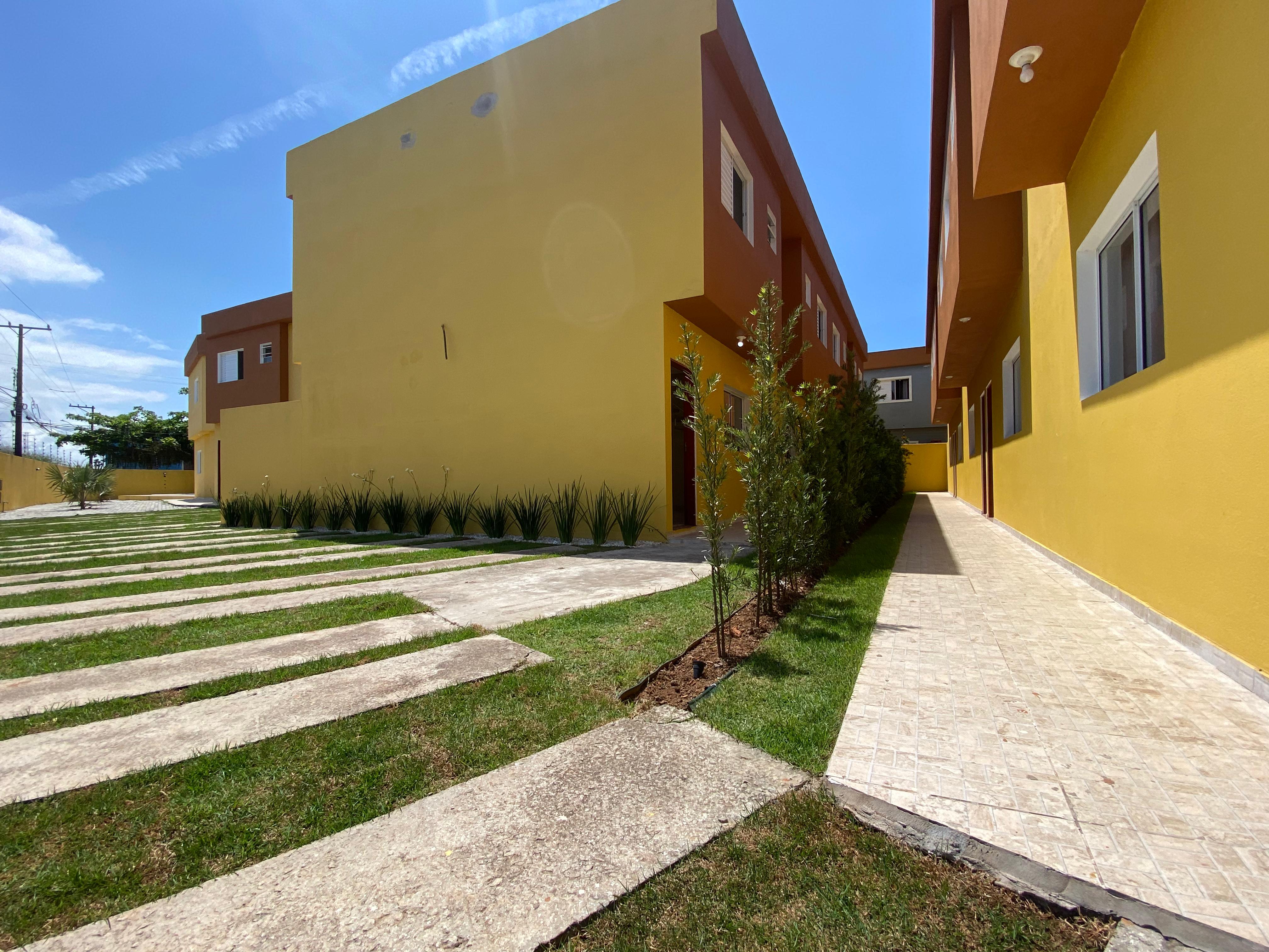 Oportunidade para Venda Sobrado em condomínio com piscina em Itanhaém   R$ 285.000,00