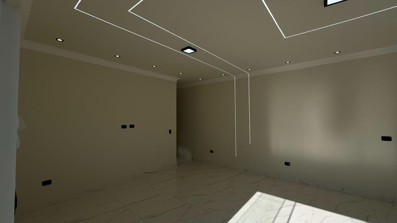 CASA NOVA EM ALTO PADRAO COM PISCINA E 02 DORMITORIOS NA PRAIA